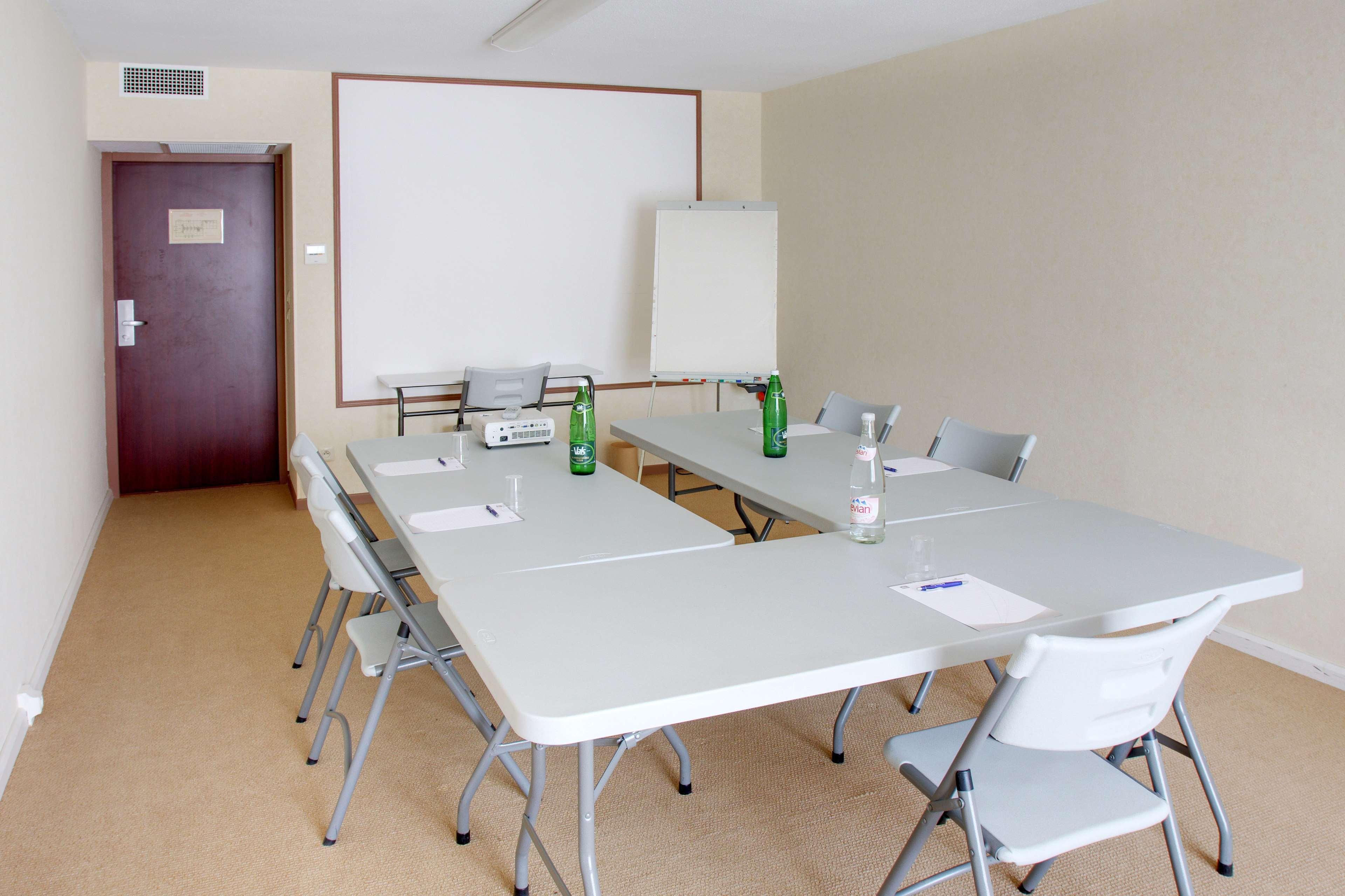 Western Golf D'albon Hotel