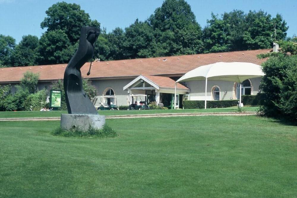 Western Golf D'albon Hotel